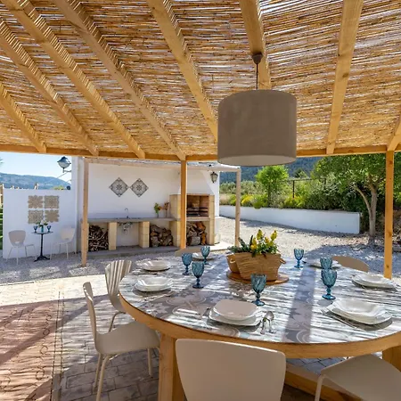Rustic Escape By Fidalsa Villa Ibi