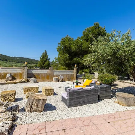Rustic Escape By Fidalsa Villa Ibi