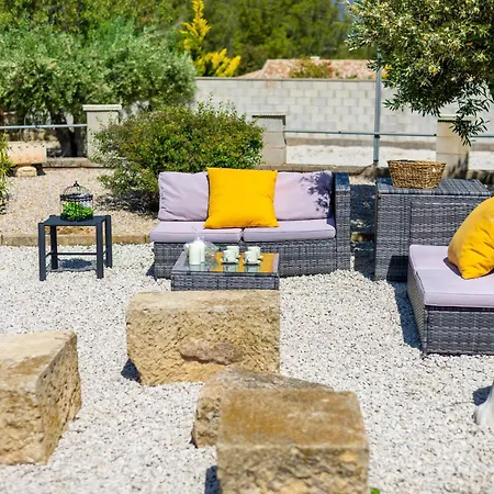 Rustic Escape By Fidalsa Villa