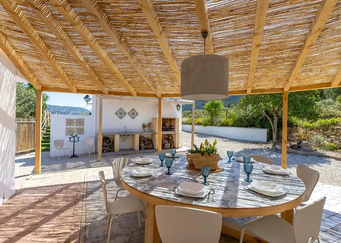 Rustic Escape By Fidalsa Villa Ibi