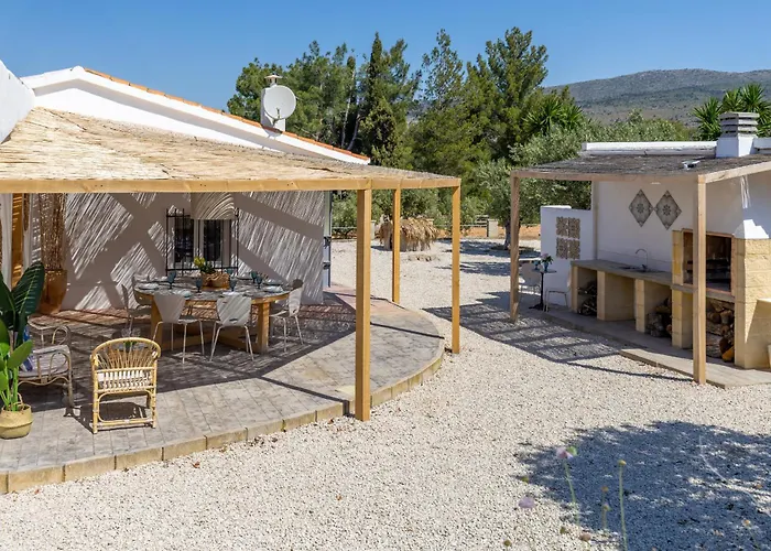 Rustic Escape By Fidalsa Villa Ibi